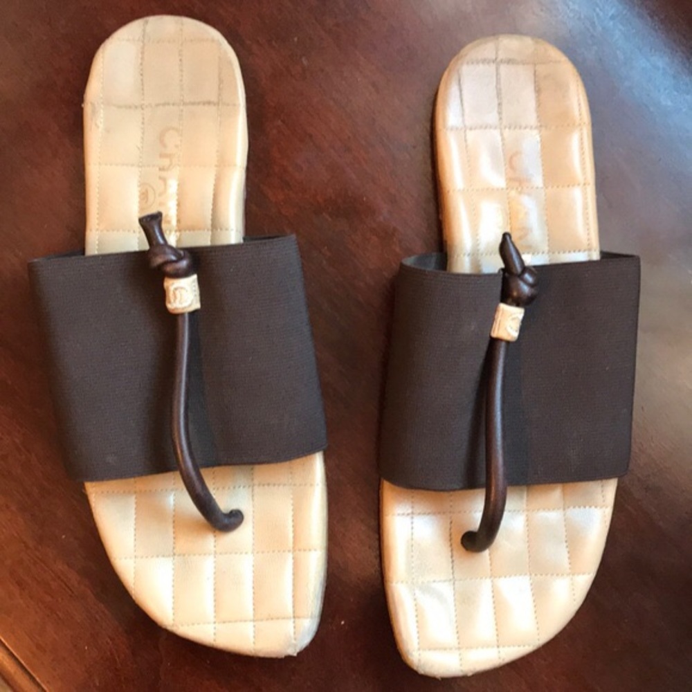 CHANEL brown thong sandals- RARE